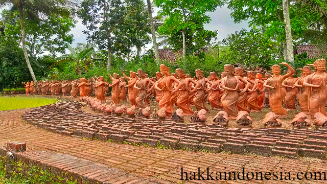 Wisata Budaya Taman Gandrung Terakota di Banyuwangi